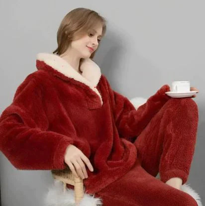 Pyjama-Set aus flauschigem Fleece für die Nacht