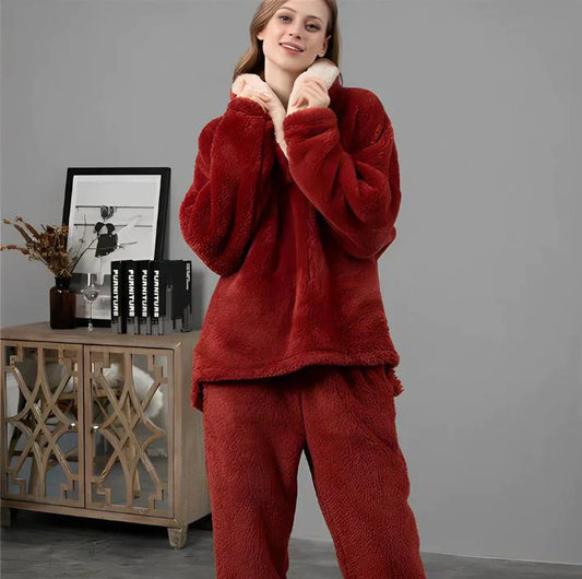 Pyjama-Set aus flauschigem Fleece für die Nacht